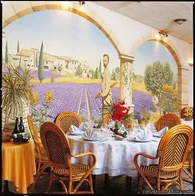 The Originals Access, Des Pins,