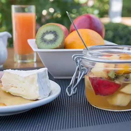 The Originals Access, Des Pins, 蒙特利马尔