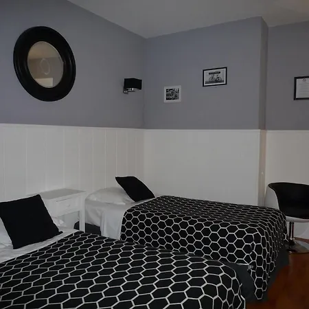 Hotel The Originals Access, Des Pins,