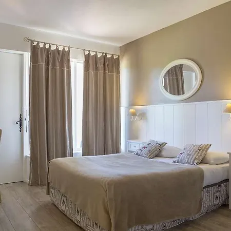 Hotel The Originals Access, Des Pins, 3*